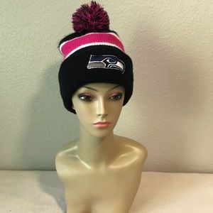 💙💚 CUTE BLACK & PINK SEAHAWKS BEANIE 💙💚